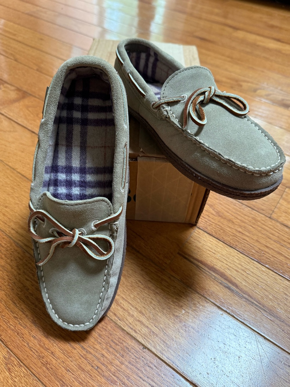 NWOT L.L. Bean Women’s Hand Sewn Suede Flannel Lined Slippers Size 7